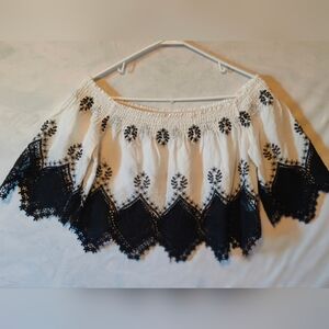 San Joy Elegant Black and White Crop Top